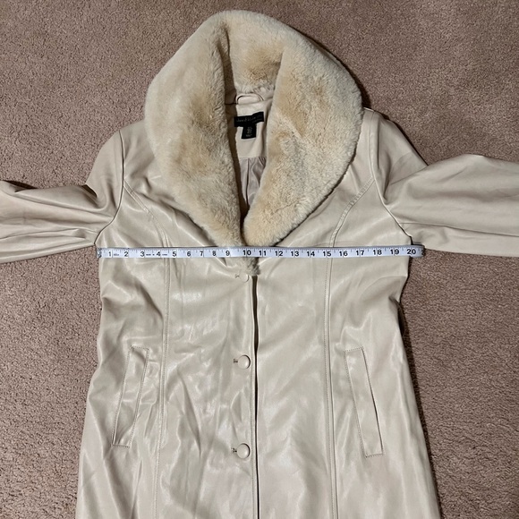 House of Harlow 1960 Vegan Leather/ Faux Fur Coat - Picture 6 of 10